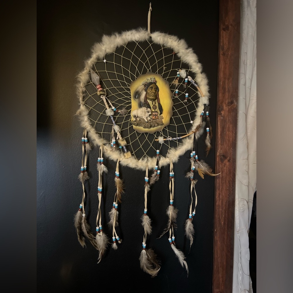 Large ceramic center Native American dream catcher (*B)